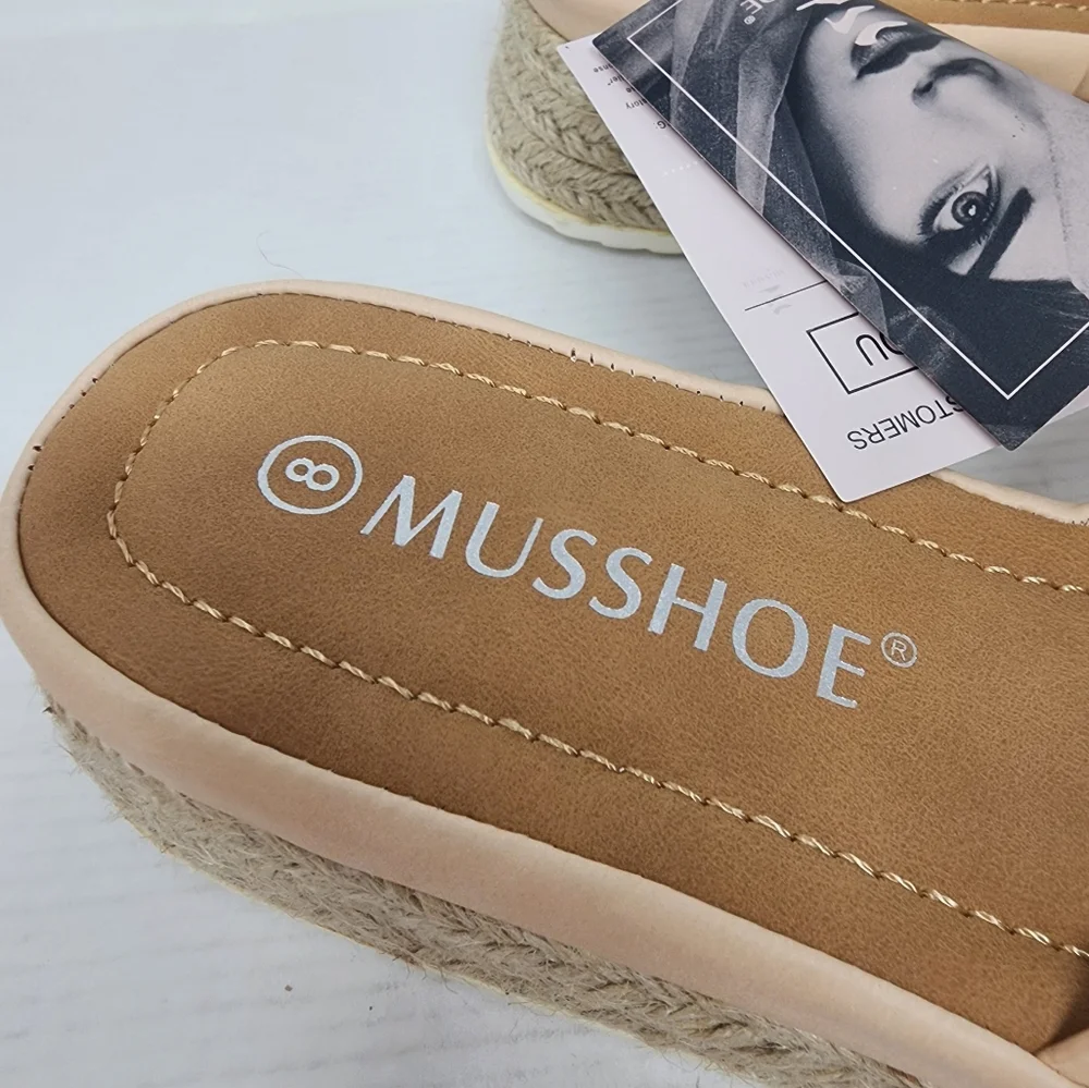 Musshoe nude perforated